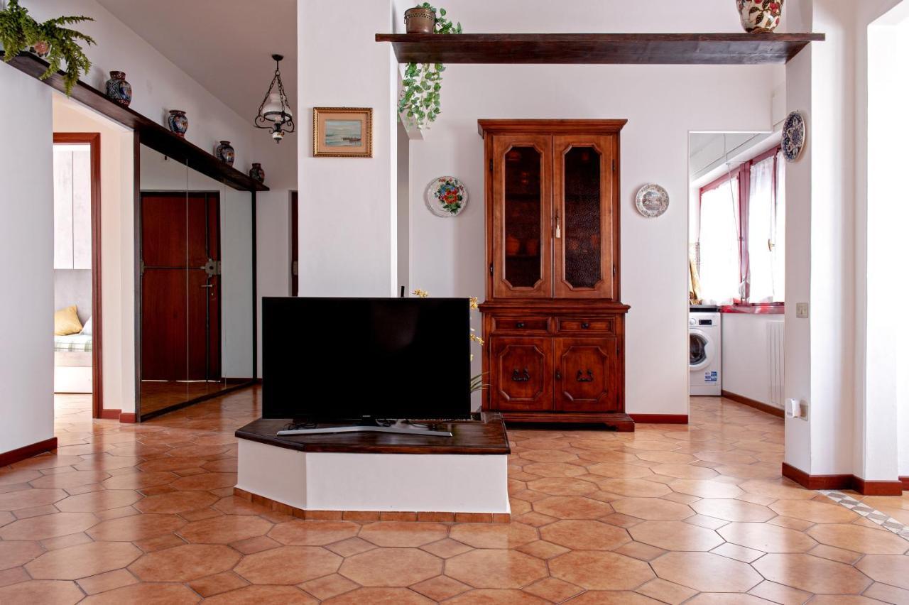 Casina Di Liliana Lägenhet Livorno Exteriör bild